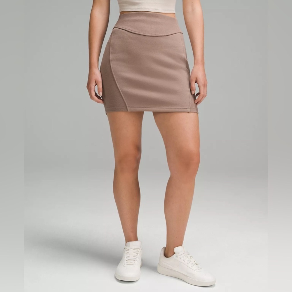 NWT LULULEMON SCUBA HIGH RISE MINI SKIRT SMALL COLOR TAUPETASTIC